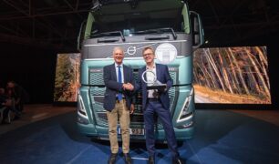 Volvo ganha prêmio de melhor caminhão do ano de 2024