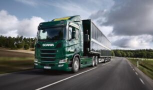 Caminhão solar da Scania promete redução de 40% no consumo de combustível