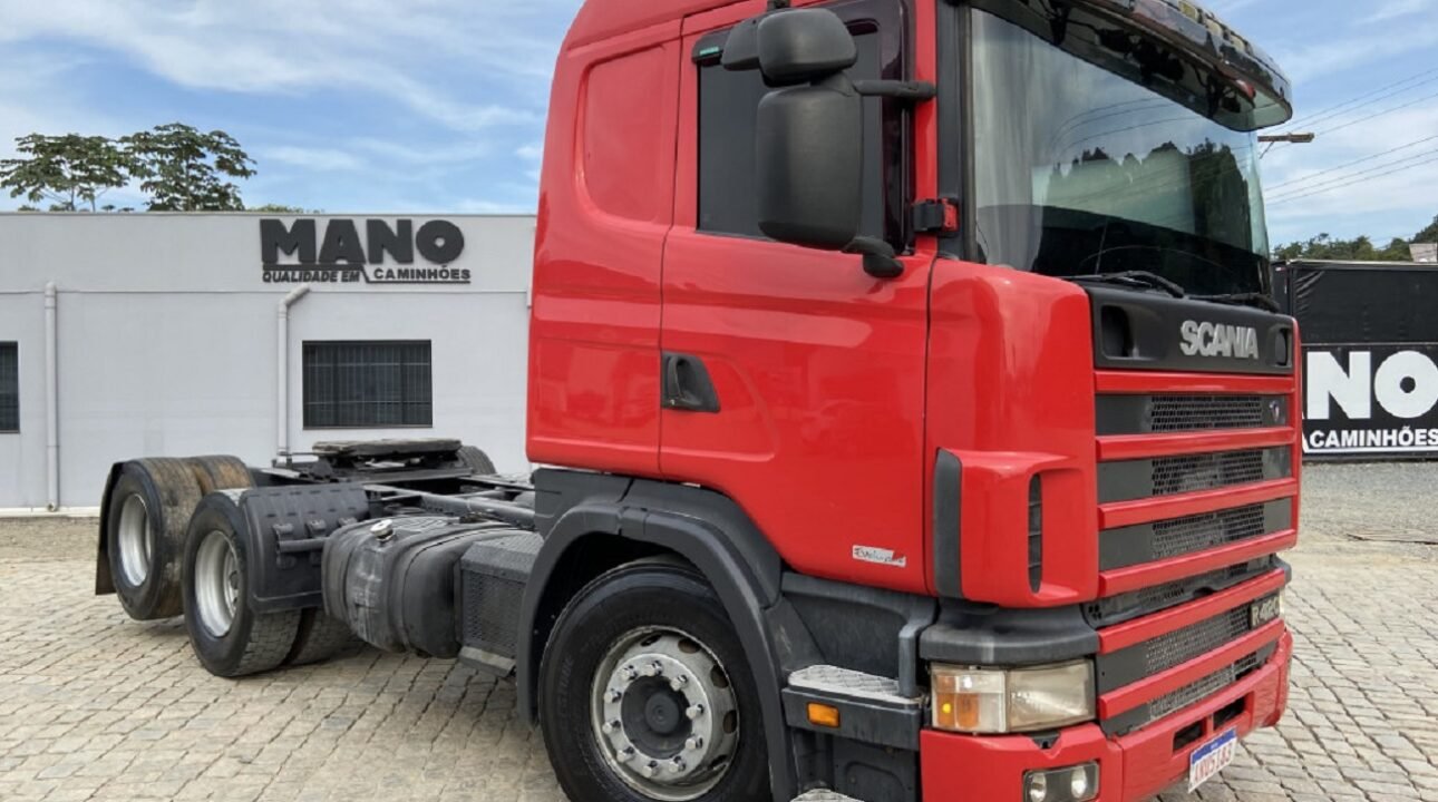 Caminhoneiro compartilha sua experiência com o Scania R420