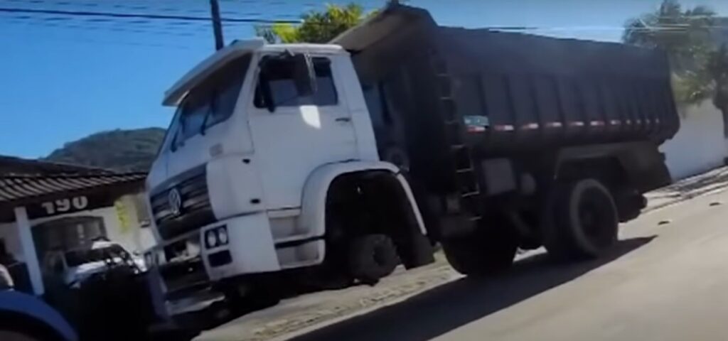 Caminhoneiro enfrenta desafios na busca por recuperar caminhão roubado em desmanche