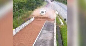 Caminhoneiro habilidoso utiliza área de escape em manobra segura após falha nos freios