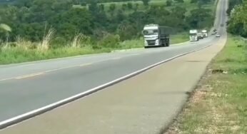 Caminhoneiro é multado após ser flagrado pela PRF realizado uma ultrapassagem proibida