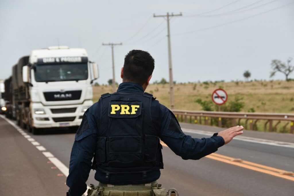 PRF prepara ação para prevenir acidentes em rodovias nas festas de fim de ano e carnaval