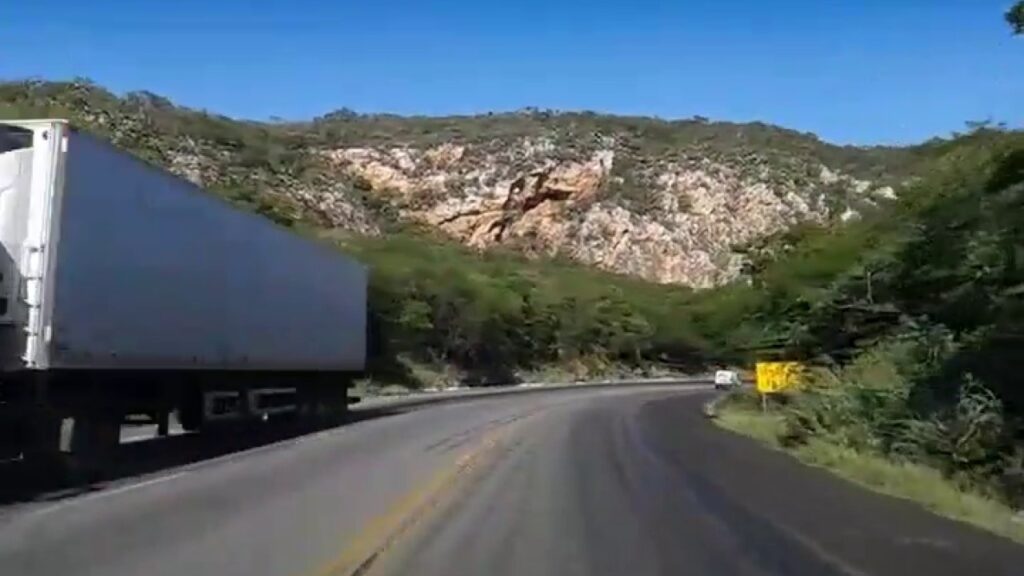 Perigo à vista: descendo a serra da Mangabeira