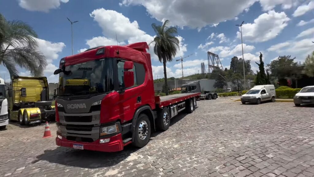 Veja quanto custa a novo Scania P360 com uma prancha de 11 metros