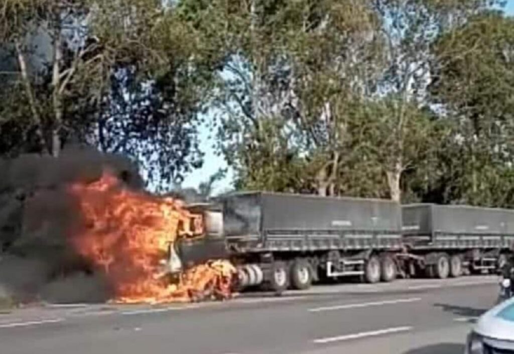 Caminhoneiro morre enquanto verificava os pneus de sua carreta