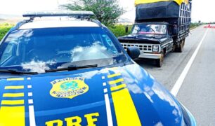 Condutor surpreendido: PRF recupera caminhonete com restrição de furto