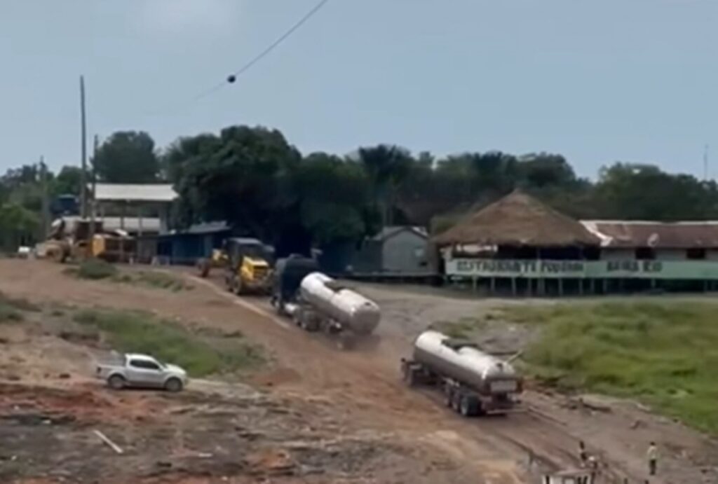 Chassi de carreta-tanque quebra e quase provoca tragédia.