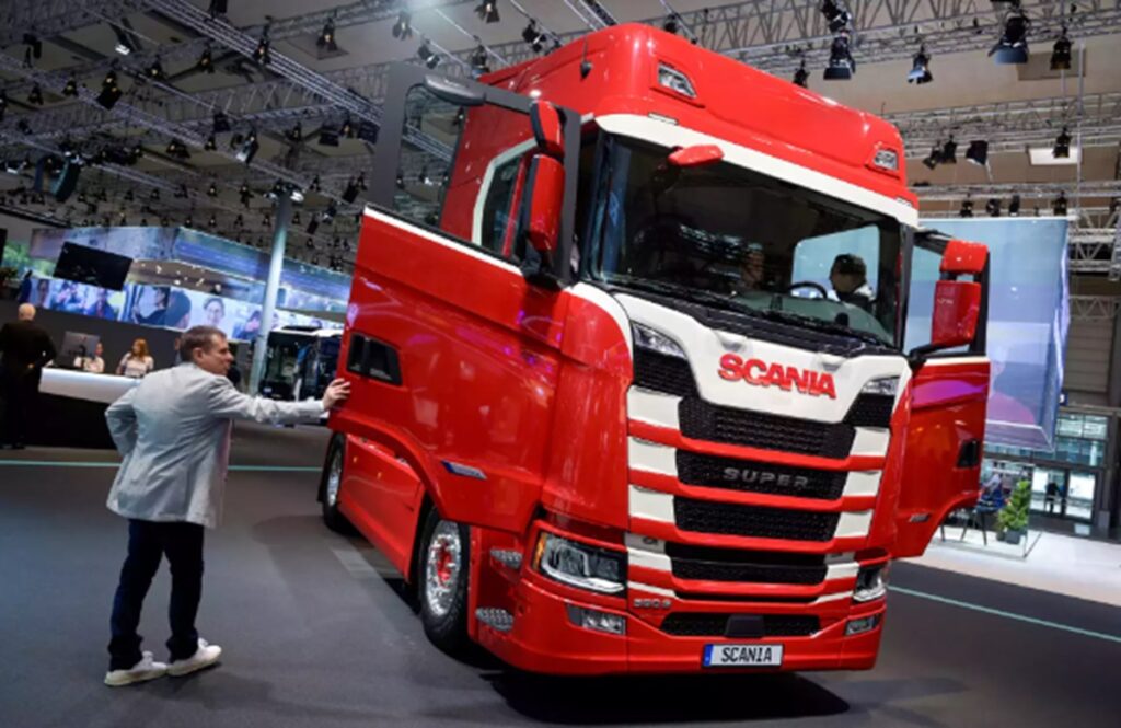 Scania entrega 50 caminhões a gás para transportadora italiana