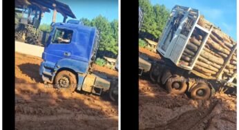 Caminhão fica atolado em estrada sem nenhuma infraestrutura