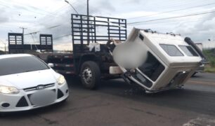 Cabine cede com caminhoneiro dentro em Apucarana (PR)