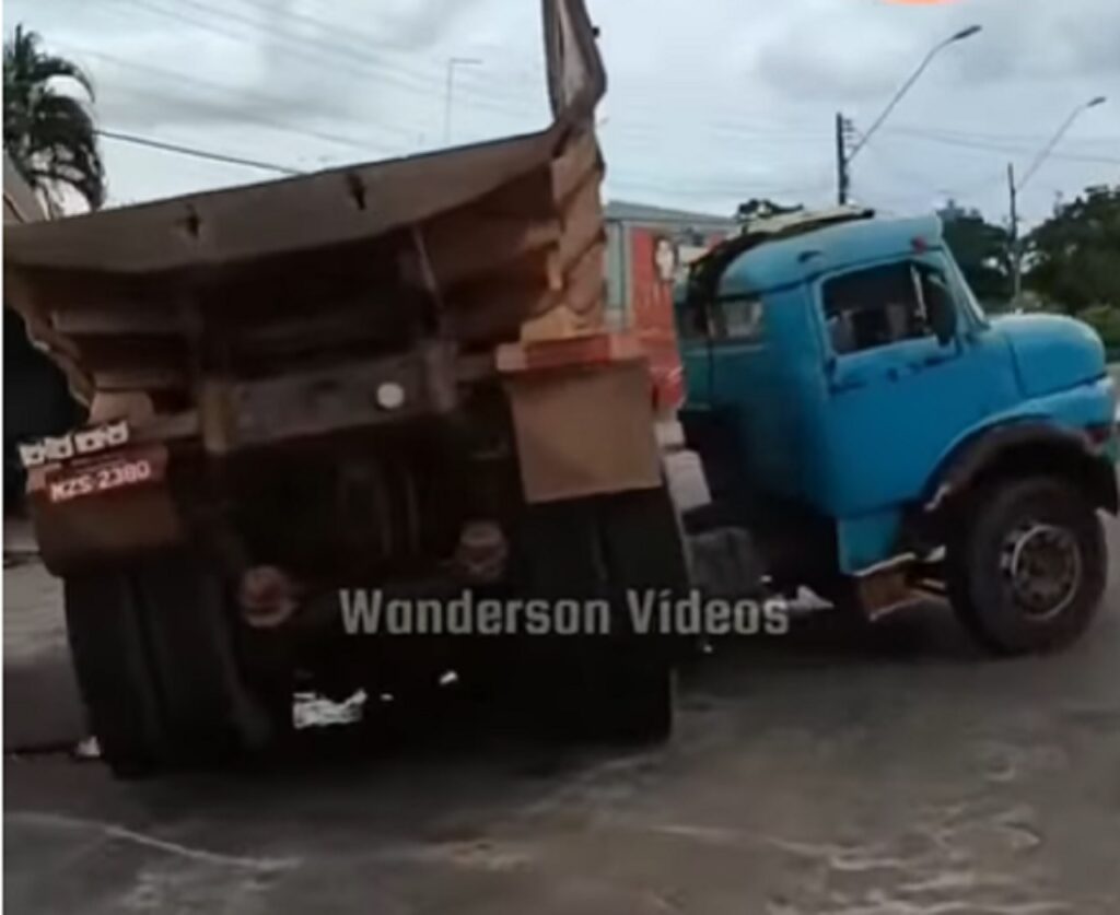 Caminhão é flagrado com chassi quebrado em Avenida movimentada