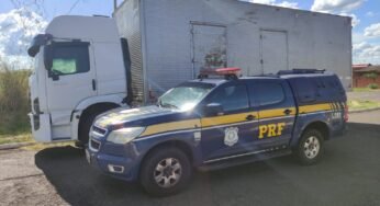 Caminhão roubado é recuperado pela PRF e condutor é preso por receptação