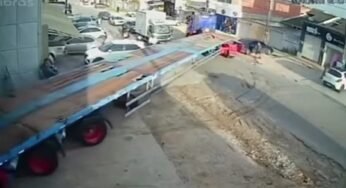 Carreta com mais de 90 metros de comprimento chama atenção em rua