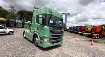 Conheça o primeiro Scania 370 G Highline, verde acinzentado, na versão 4×2
