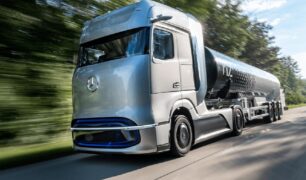 Daimler Truck testa caminhões movidos a hidrogênio líquido