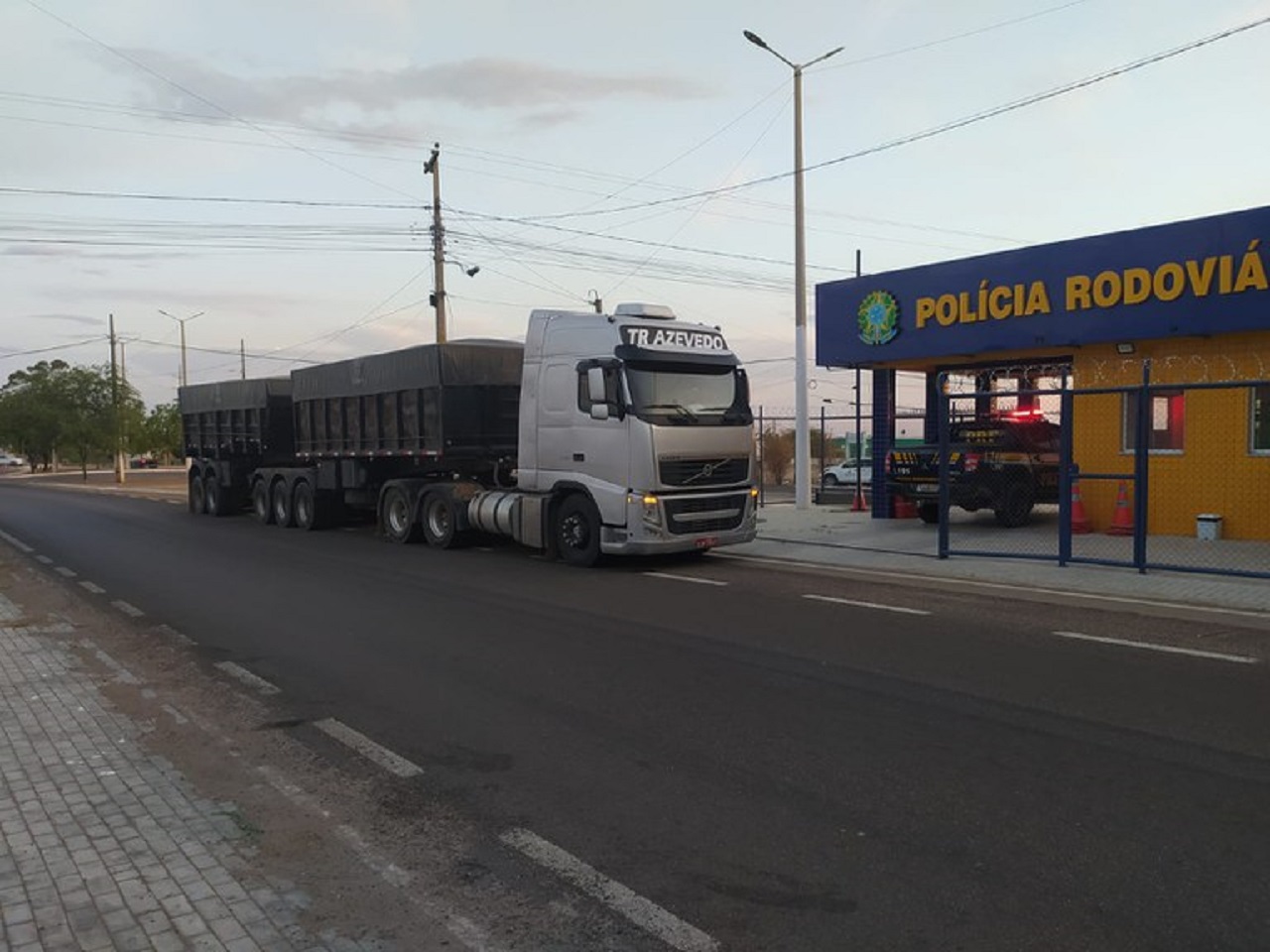 Em 48 Horas, PRF autua caminhões com mais de 200 toneladas de excesso de peso em Pernambuco