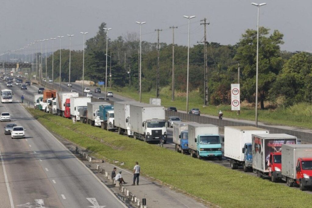 Ministro da fazenda acalma ânimos dos caminhoneiros em relação ao preço do diesel