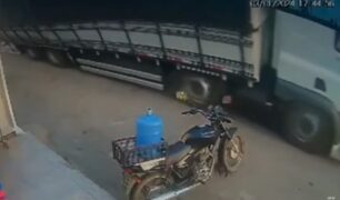 Motociclista quase é esmagado por caminhão em Pernambuco