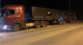 PRF apreende caminhão que transportava carga de feijão sem nota fiscal