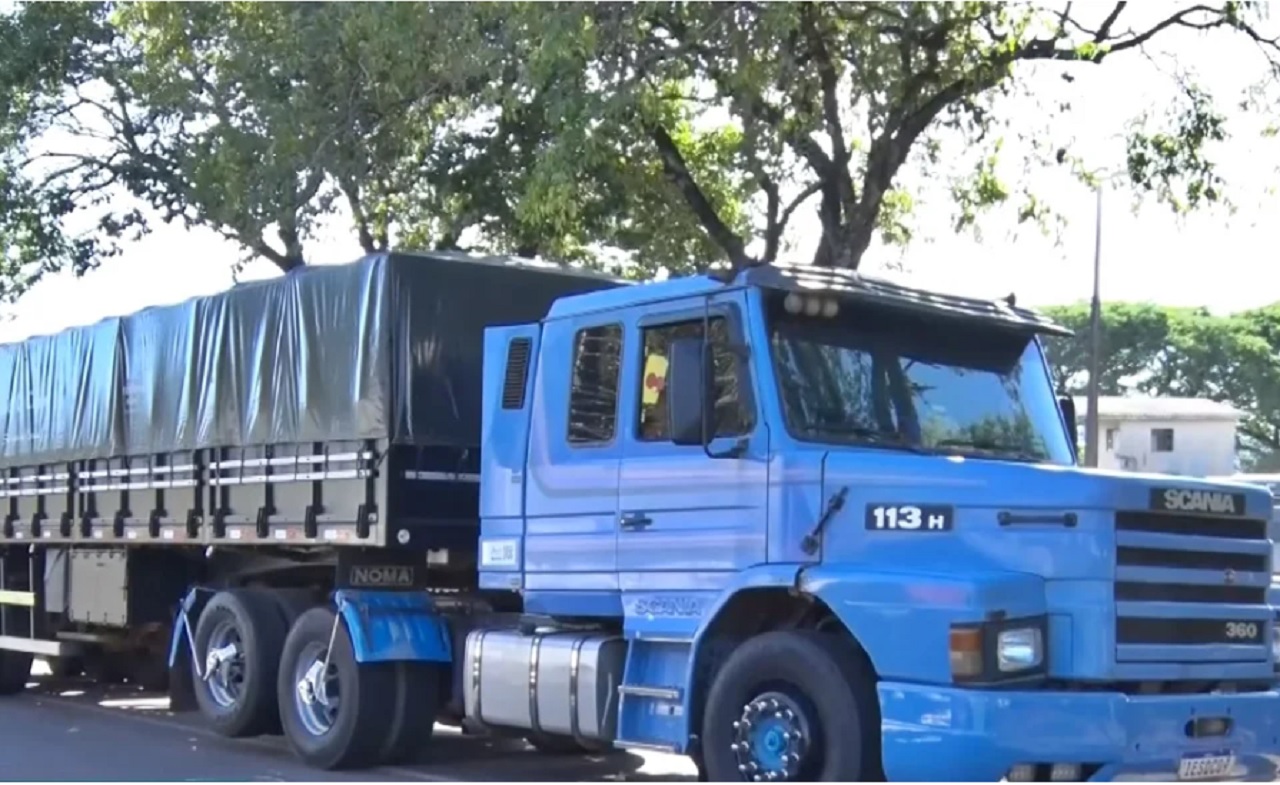 Polícia recupera caminhão de motorista que levou um golpe ao vender o veículo pelo Facebook