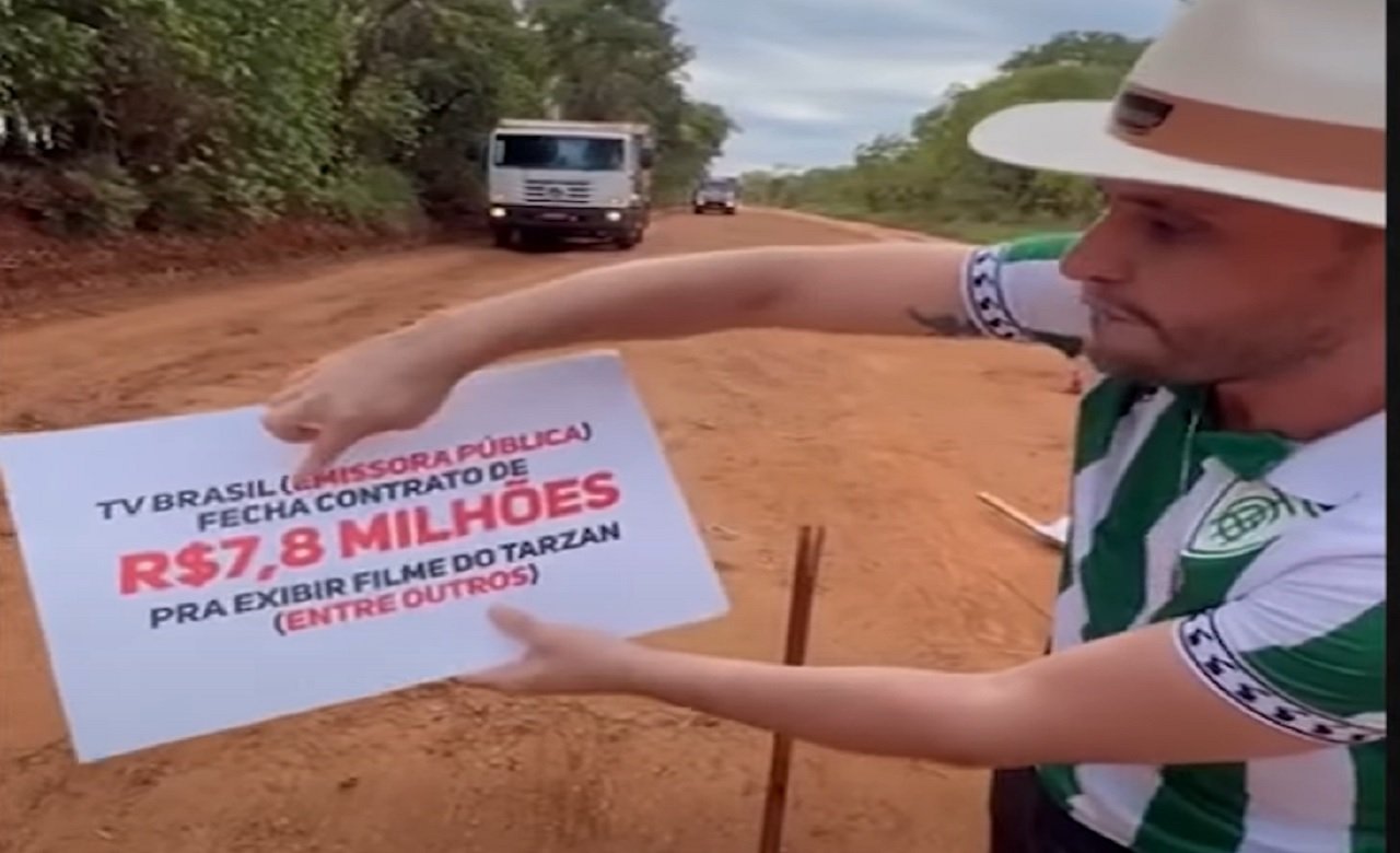 Senador da República grava vídeo indignado com a situação de rodovia