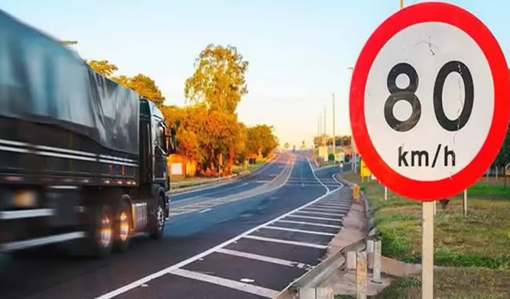 Até quando você tem que respeitar a placa de sinalização de velocidade?