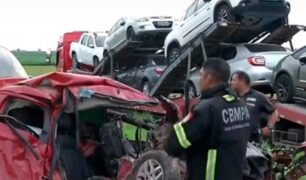 Caminhão desgovernado atinge veículos e mata duas pessoas