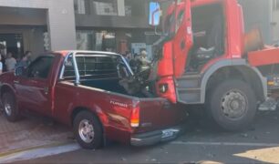 Caminhão desgovernado causa estragos no Paraná