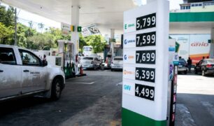 Diesel subiu para cobrir ICMS zerado pelo governo Bolsonaro