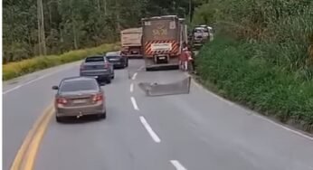 Carreta é saqueada após quebrar na rodovia, cervejas  são alvo de oportunistas