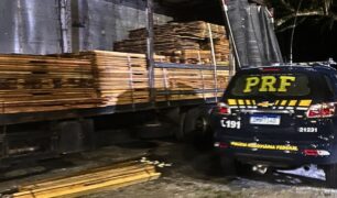 PRF flagra caminhoneiro transportando carga sem nota fiscal em Sergipe