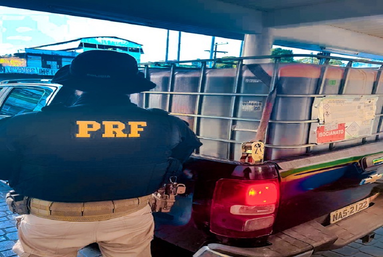 PRF prende motorista por transporte irregular de óleo diesel