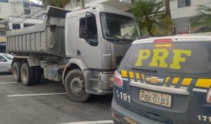 PRF recupera caminhão roubado e prende um dos criminosos