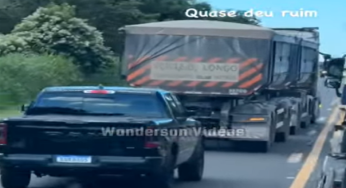 Motorista de caminhonete acompanha carreteiro em ultrapassagem e quase se dá mal