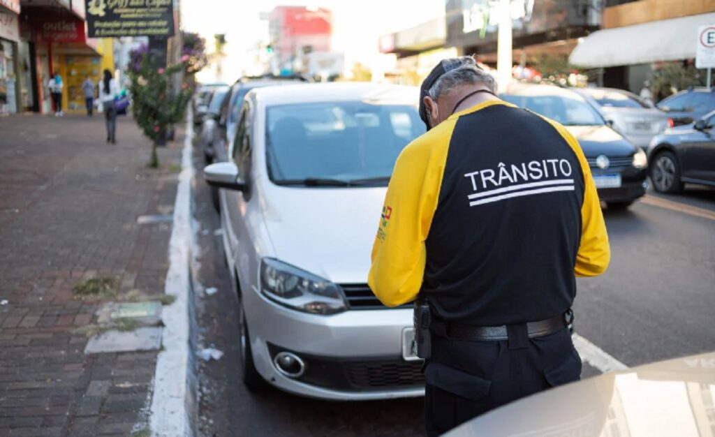 Um carro pequeno pode ser multado com regras para veículo pesado