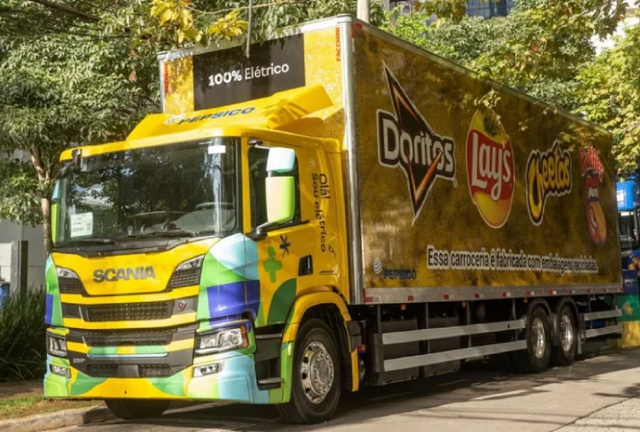 PepsiCo inicia operações com caminhão elétrico semipesado para distribuição de produtos