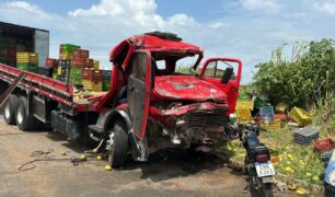 Acidente de trânsito em Linhares deixa caminhoneiro ferido