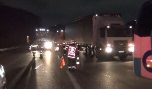 Acidente fatal provoca morte de caminhoneiro no Rodoanel, em Barueri, na Grande São Paulo