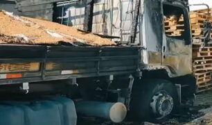 Balão atinge caminhão e destrói parte do veículo