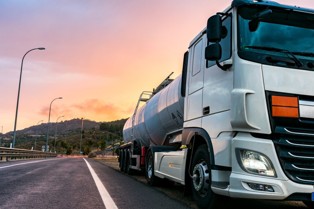 Decisão da justiça não garante periculosidade para caminhoneiro trafegando com dois tanques