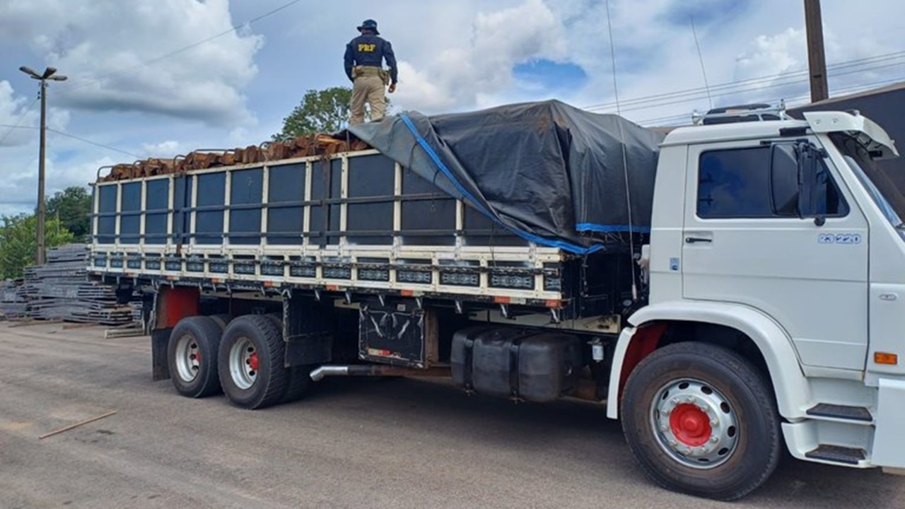 PRF apreende 35 m³ de carregamento ilegal de madeira em Rondônia