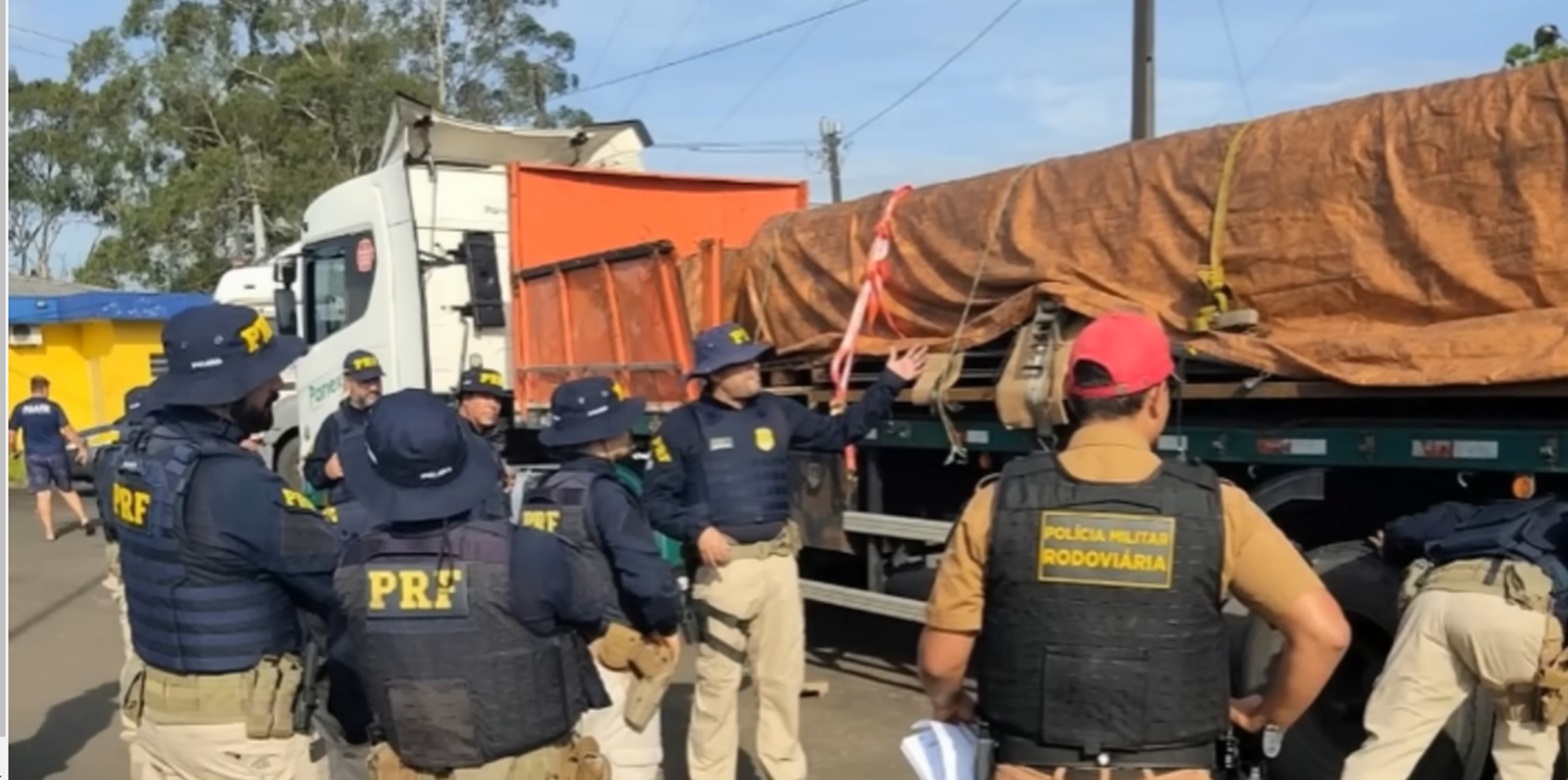 Polícia Rodoviária Federal intensifica fiscalização e para dezenas de caminhões em Santa Catarina