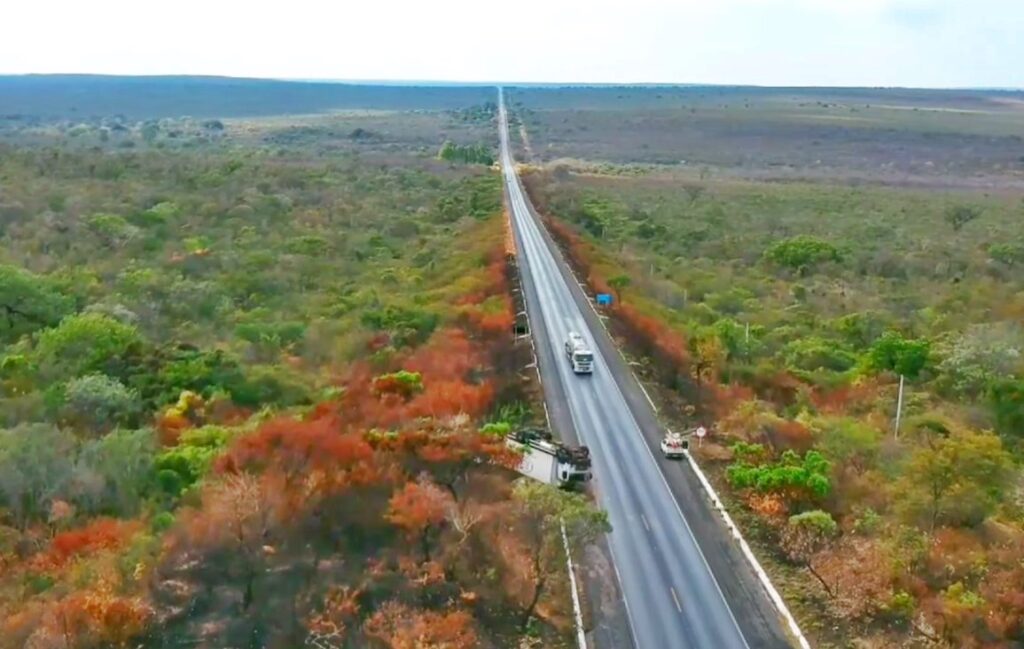 Acidente em reta na BR-242 alerta para perigos nas estradas