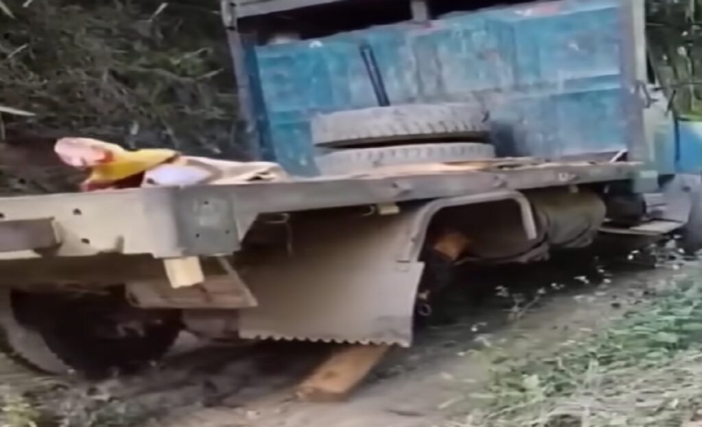 Agora a NASA vem, caminhoneiro substitui roda por madeira