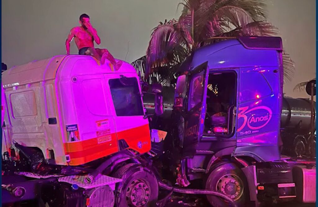 Assaltante tenta escapar da polícia ficando em cima da cabine de caminhão