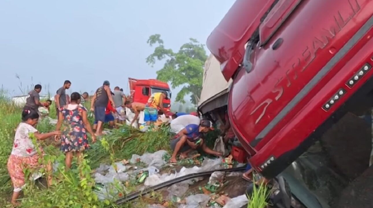 Caminhão carregado de cerveja é saqueado em Sergipe