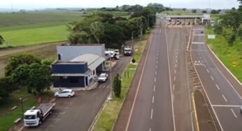Caminhoneiro encontra criança perdida em rodovia