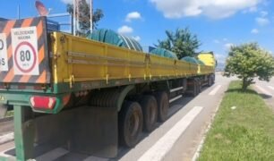 Caminhoneiro morre de parada cardíaca após 16 horas de trabalho e produto ilícito é encontrada no veículo