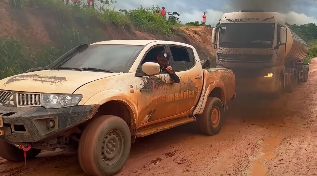 Caminhoneiros enfrentam lamaçal na BR-230, a temida transamazônica